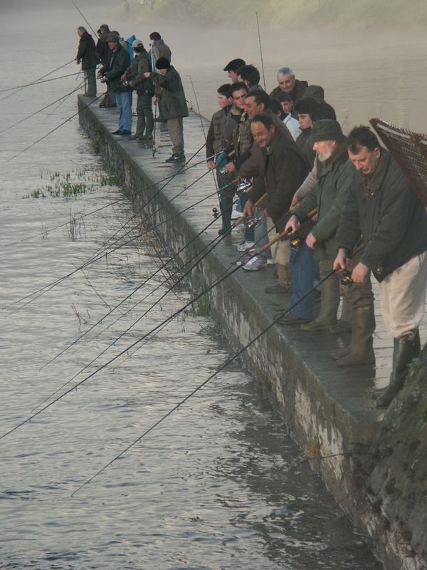 Pêche à Châteaulin à l'ouverture en 2004